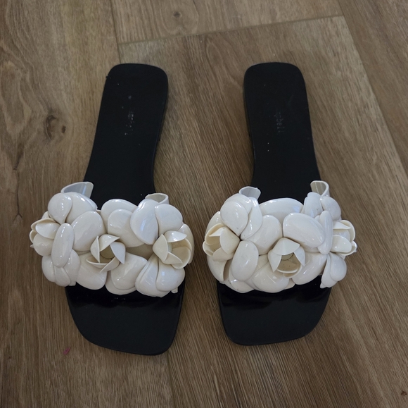 Jeffrey Campbell "Floralee" Floral Jelly Slide Sandals Cream‎ and Black - Picture 2 of 3